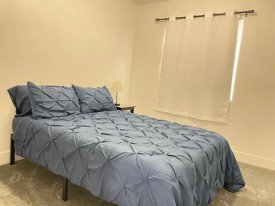 Holiday home 3Bedroom 2Bath 15 Min To Strip 10 Downtown Las Vegas